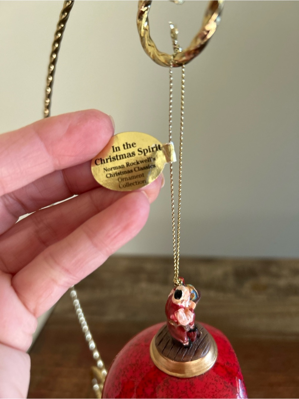 Norman Rockwell's Christmas Classics Heirloom Ornaments-In The Christmas Spirit - Picture 6 of 6